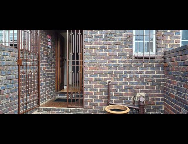 3 BEDROOM TOWNHOUSE FOR SALE IN BRACKENHURST